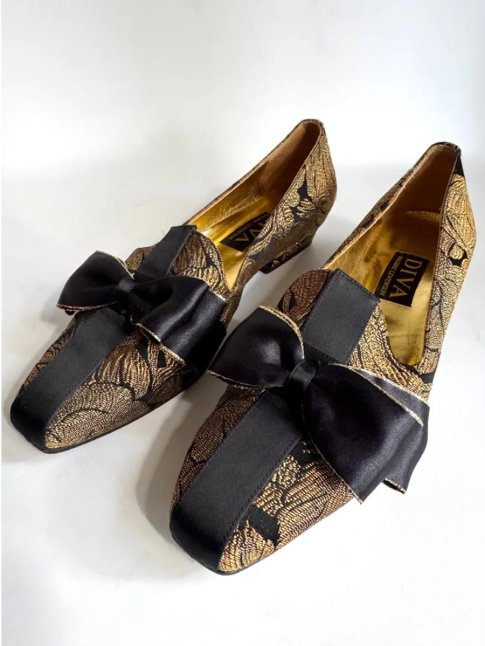 Diva by Nadine Levenson Vintage Formal Bow Block Heels in Gold and Black 7.5N